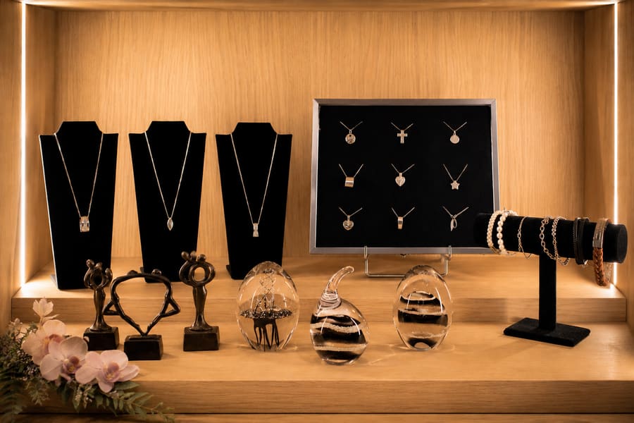 Een overzicht van gedenksieraden